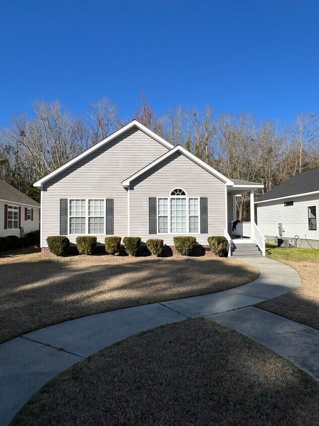 Home in Turtle Cove at White Lake NC 3 B... House Rental in