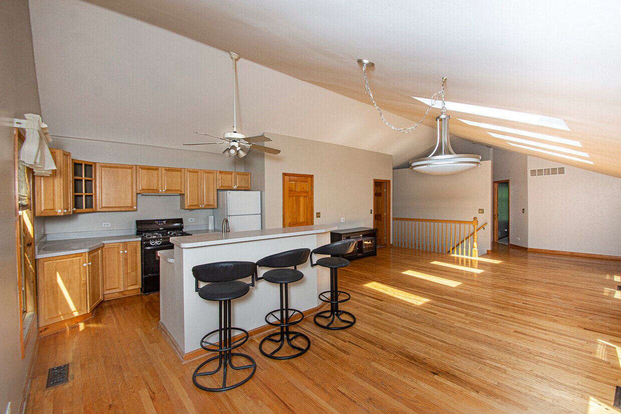 131 Washington St, Ingleside, IL 60041 Apartments in Ingleside, IL