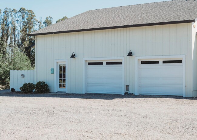 Building Photo - 526 Irwin Ln
