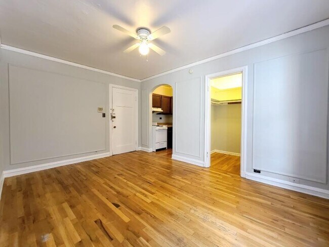 Building Photo - 0 bedroom in CHICAGO IL 60657