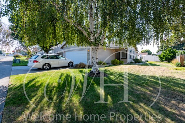 Building Photo - Spacious And Modern 3 Bedroom Home