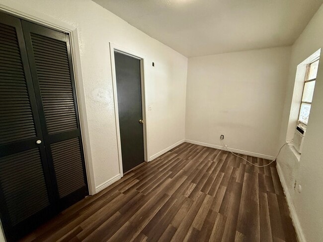 Building Photo - 1211 N Ochoa St