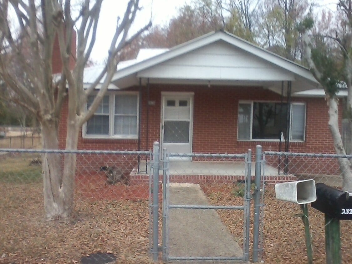 Building Photo - 2826 Norwood Ave