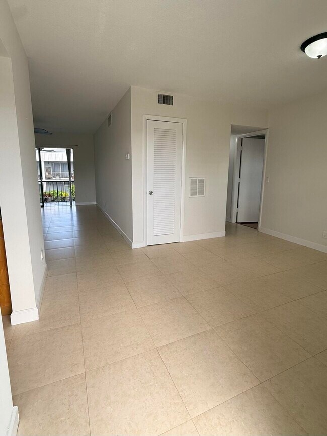 Foto del edificio - 875 NW 13th St