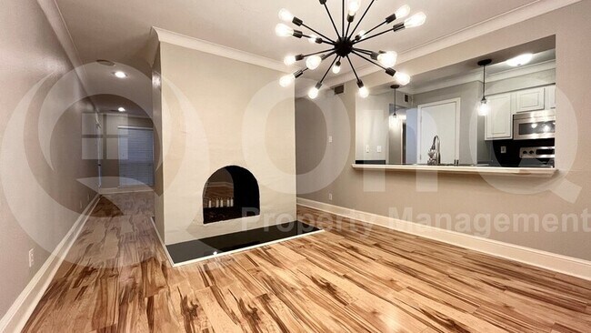 Foto del edificio - 5925 East University Boulevard