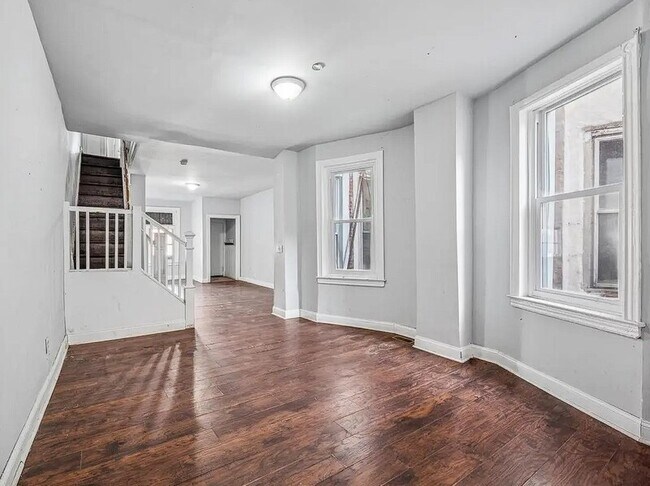 Foto del edificio - 5450 Media St