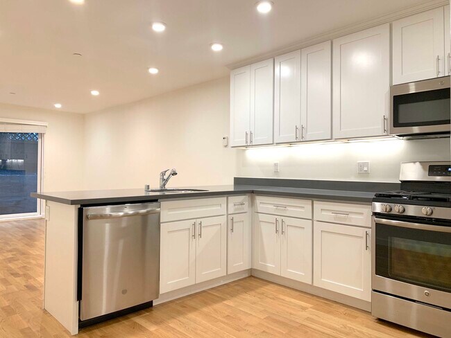 Building Photo - 644 Natoma St