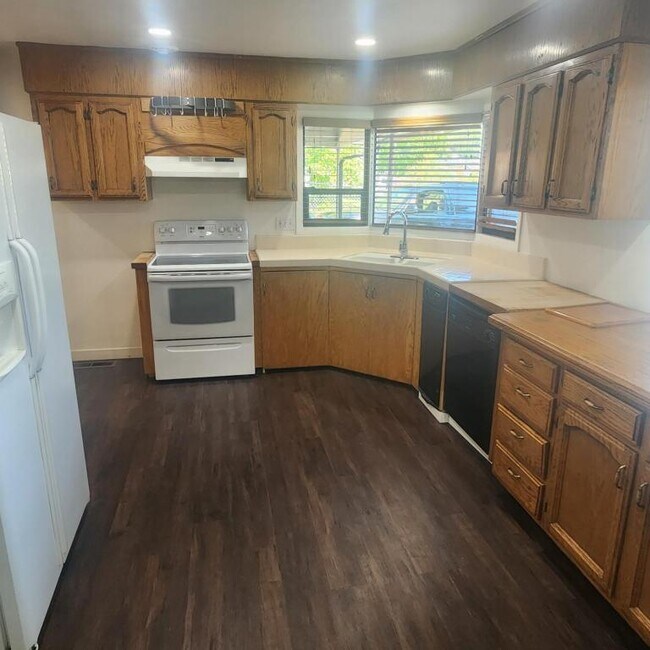 1430 NE Sherman Ln, Grants Pass, OR 97526 House Rental in Grants Pass