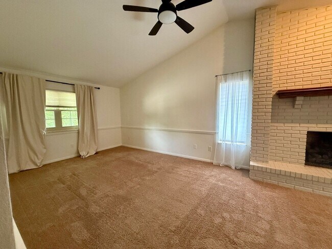 Foto del edificio - Available now-  4 Bedroom house in O'Fallon