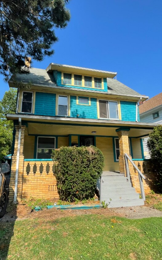 Primary Photo - SECTION 8 and EDEN ACCEPTED!! Newly Renova...