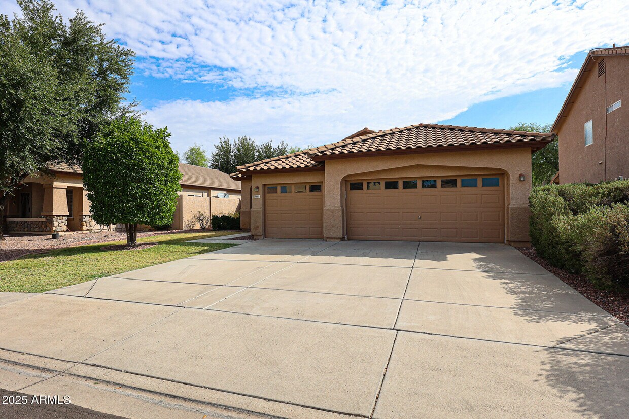 Primary Photo - 8442 W Mary Ann Dr