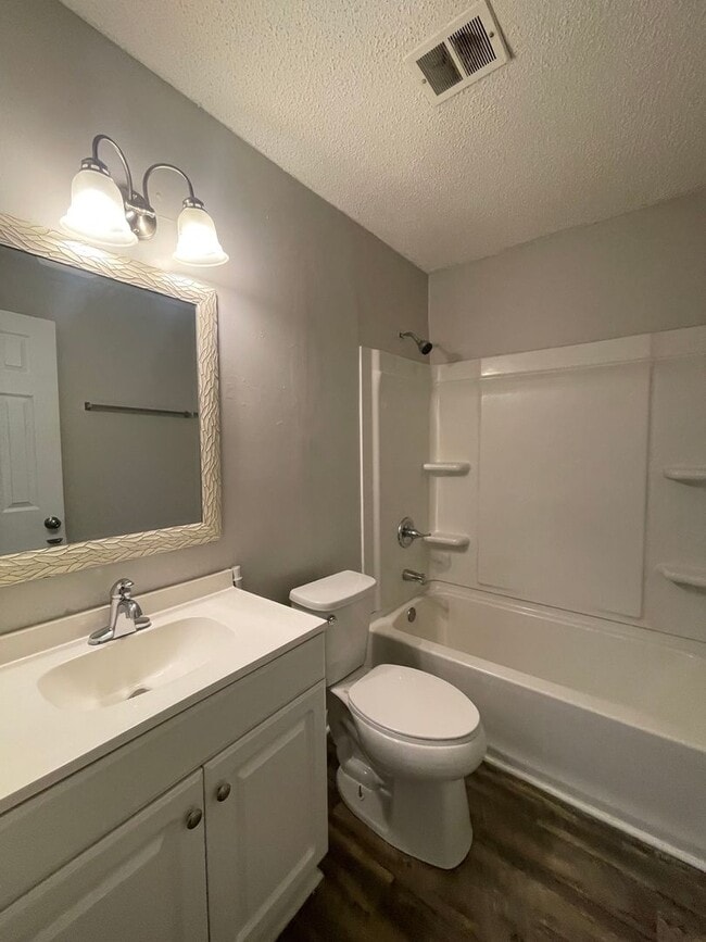 Building Photo - 131 Wall St