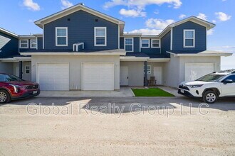 Building Photo - 6914 Crestway Dr
