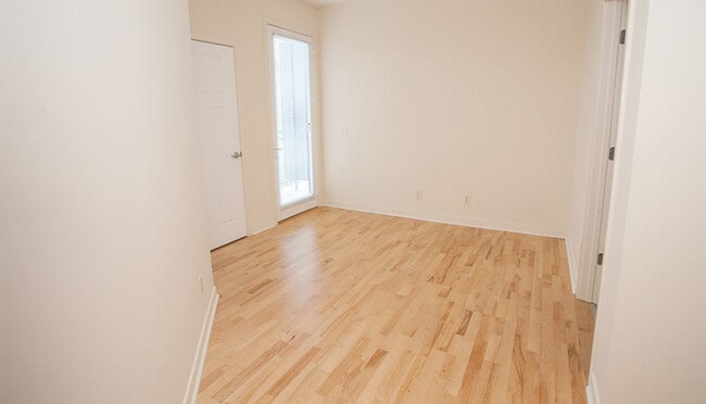 Foto del edificio - 242 E Water St