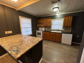 Building Photo - 403 W 41st St