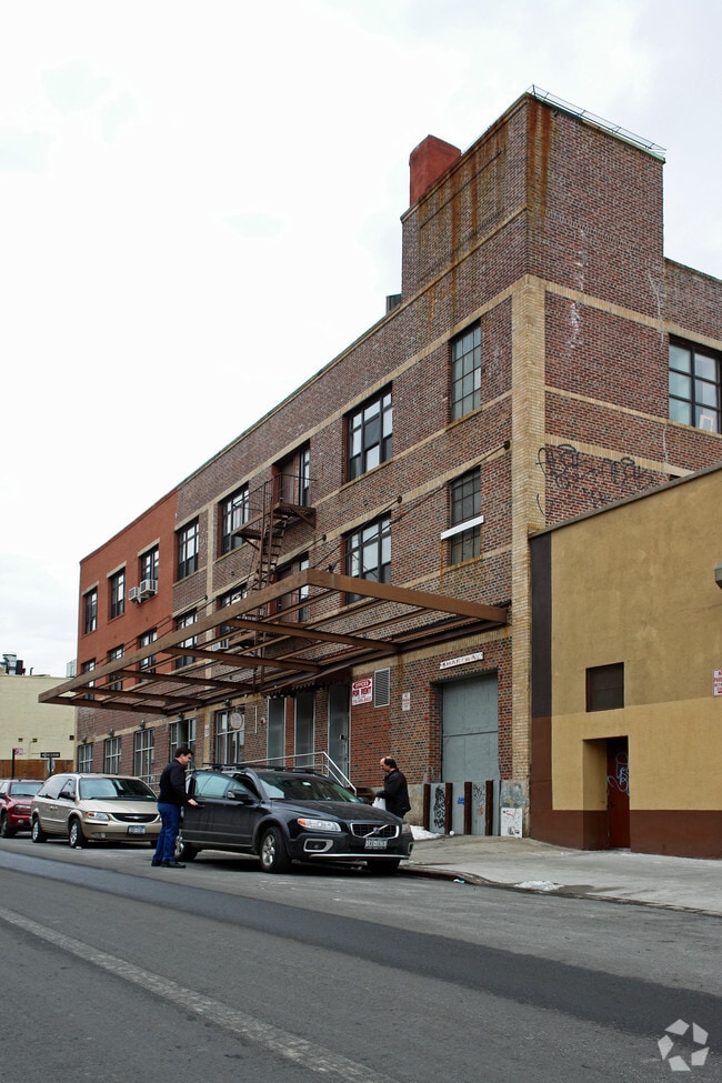 Building Photo - 86 N 6th St