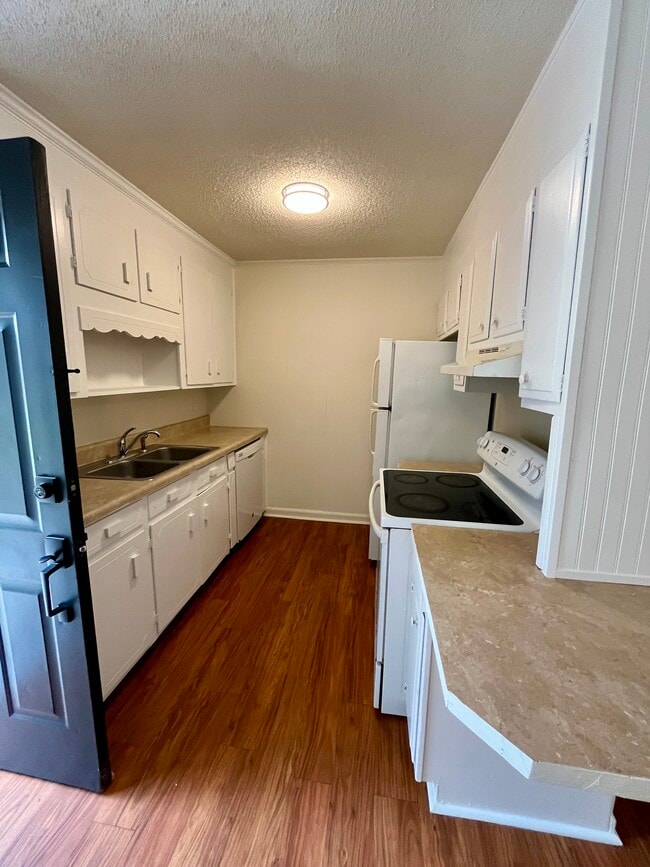 Building Photo - 10 Blake St