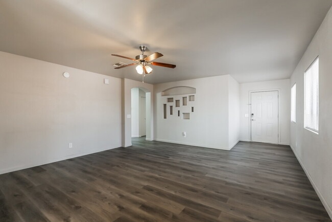 Building Photo - 6111 N Samantha Grove Dr