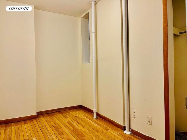 Foto del edificio - 314 E 9th St