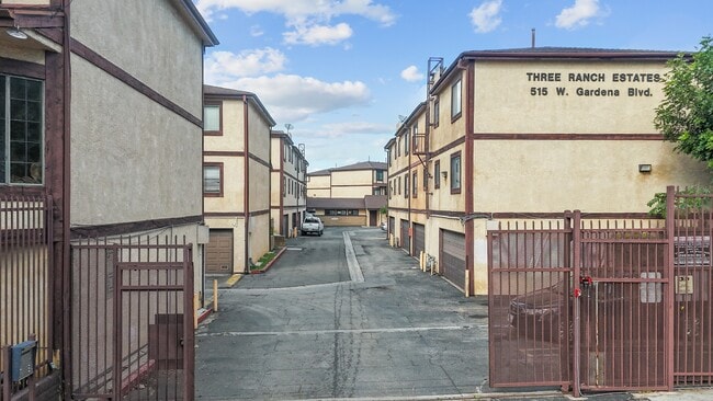 Photo - 515 W Gardena Blvd Townhome