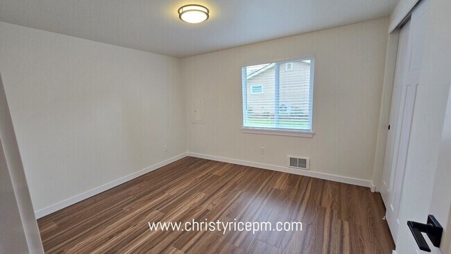 Foto del edificio - 31721 W Commercial St