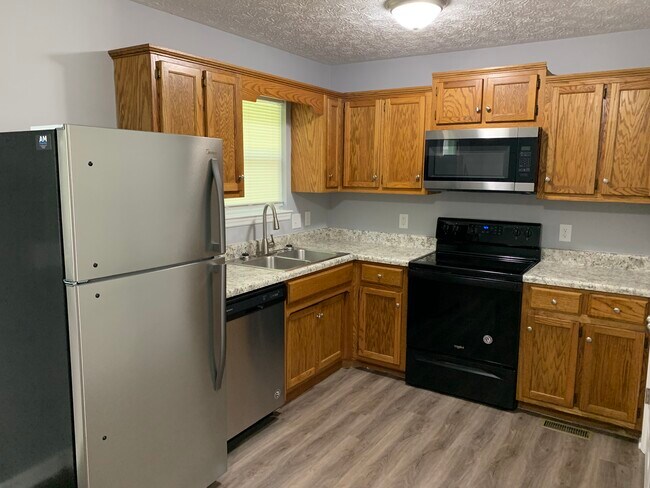 Kitchen - 309 N Franklin Ave
