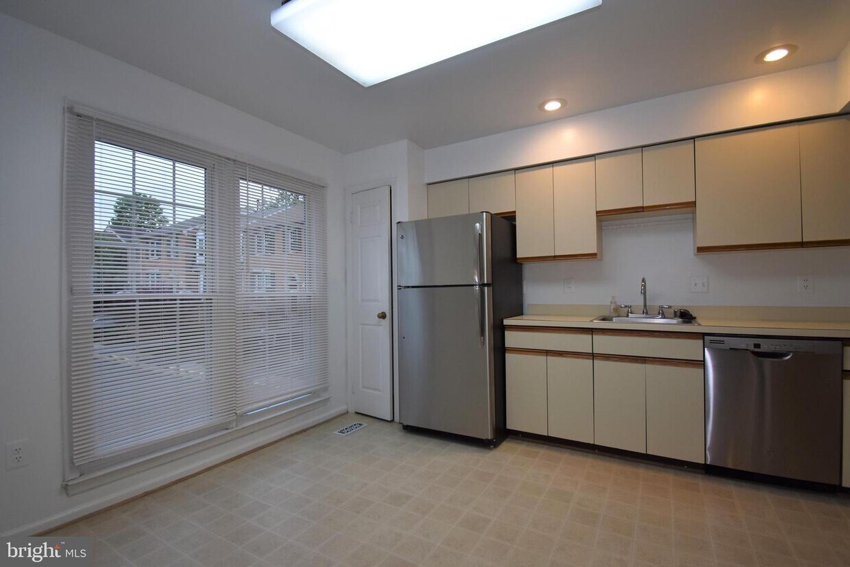 Primary Photo - 11131 Cedarwood Dr