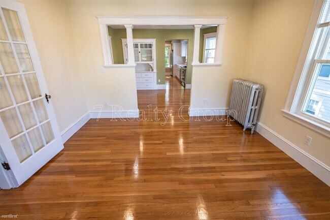 Building Photo - 3 br, 2 bath Apartment - 30 Daniels St