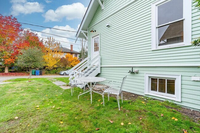 Building Photo - 2220 N 46th St