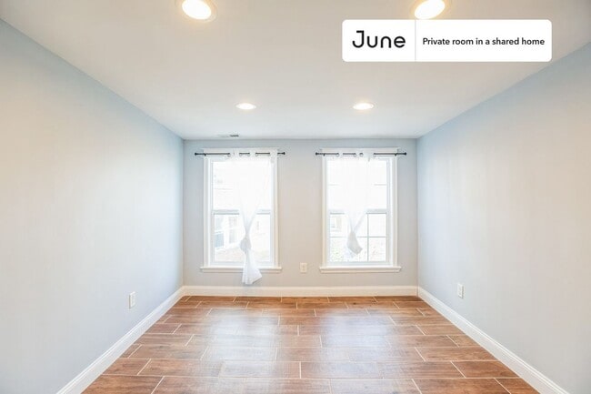 Building Photo - Private bedroom in 7 bed/6 bath Home