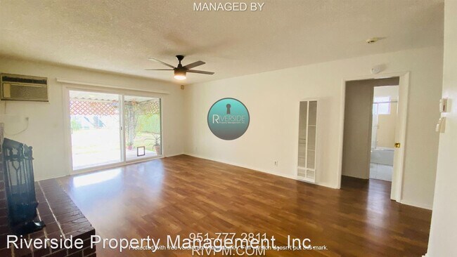 Building Photo - 2 br, 1.5 bath House - 3750 Oakwood Pl.