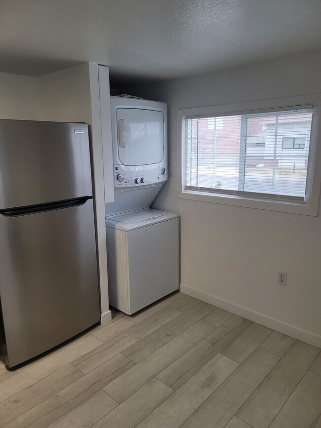 Foto del edificio - 617 Thayer Dr