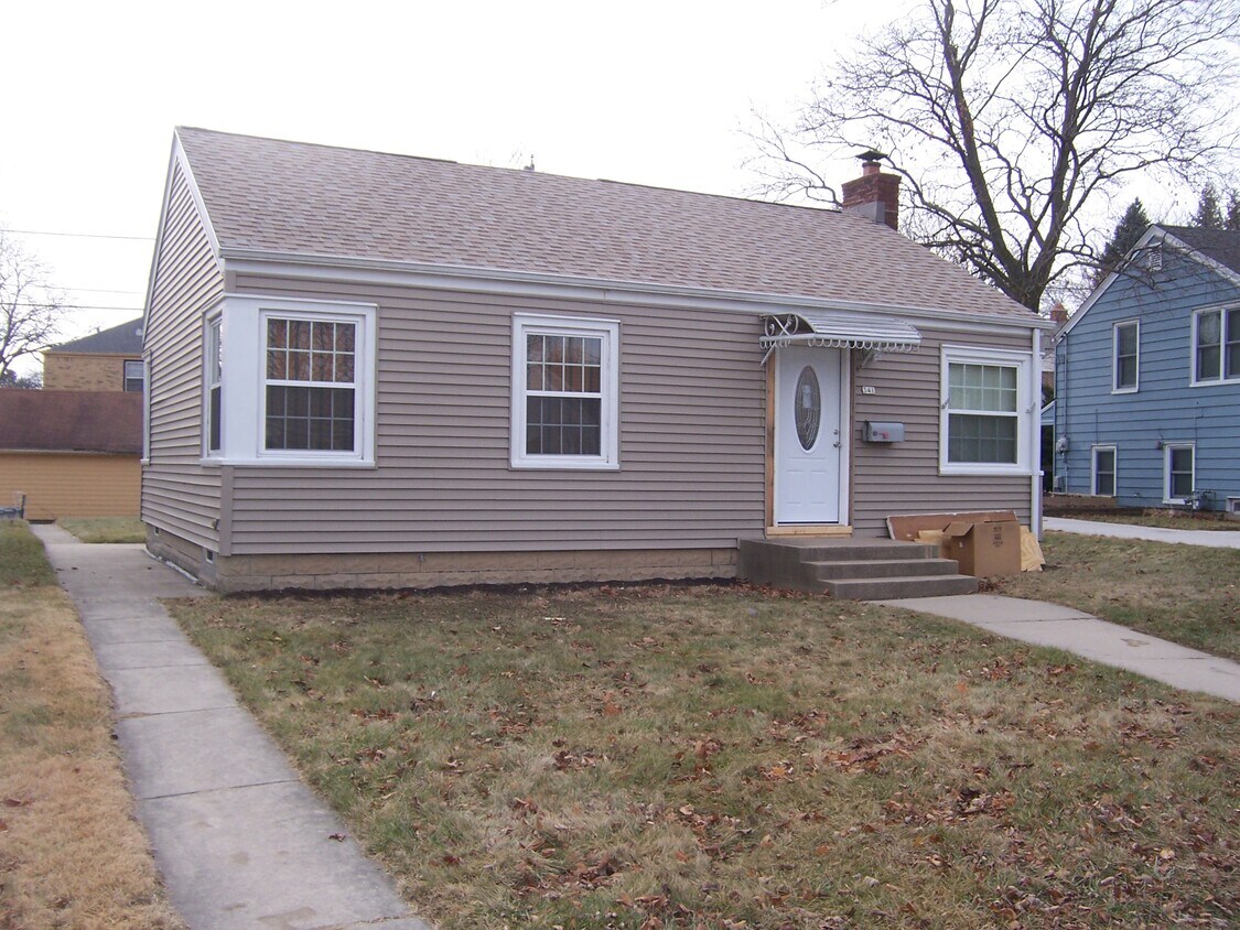 Front of House - 341 E Gauer Cir