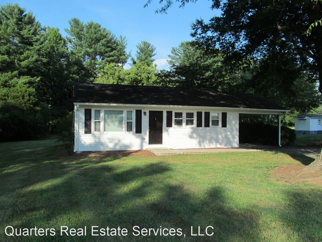 2 br, 1 bath House 108 Lake Street House Rental in King, NC