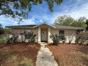 Building Photo - 2066 Foxwood Dr