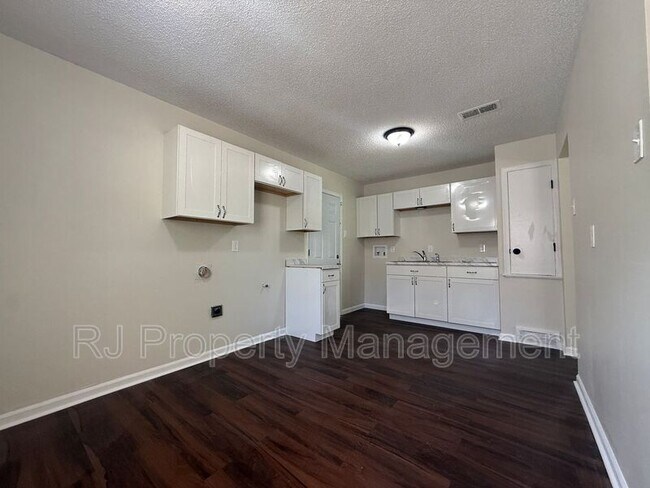 Foto del edificio - 933 Leacrest Ave