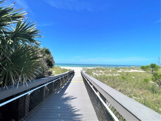 Building Photo - Seasonal Short-Term Condo on Venice Island...