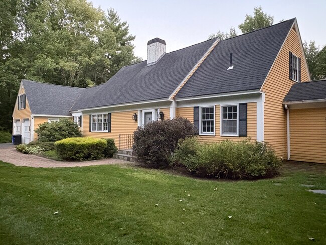 Foto del edificio - 172 Readfield Rd