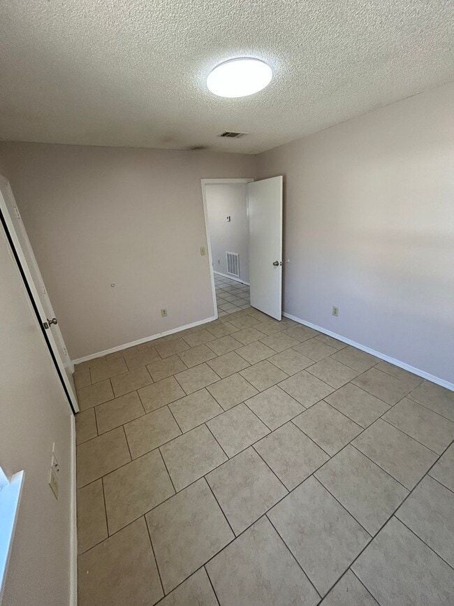 Building Photo - 156 Bennett Cir