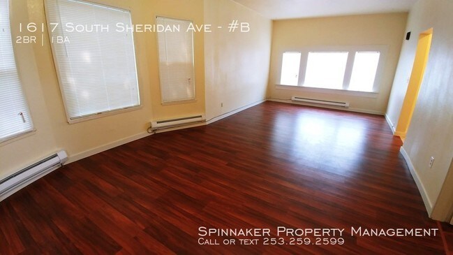 Building Photo - Large 2 Bedroom Duplex