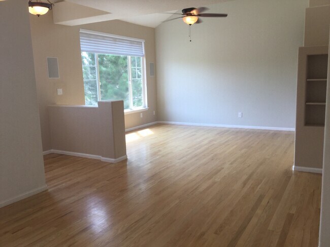 Building Photo - Great 3BR 3BA With Bonus Room - Broomfield!