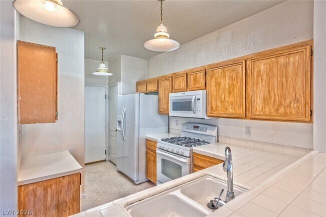 Foto del edificio - 5920 Greenery View Ln