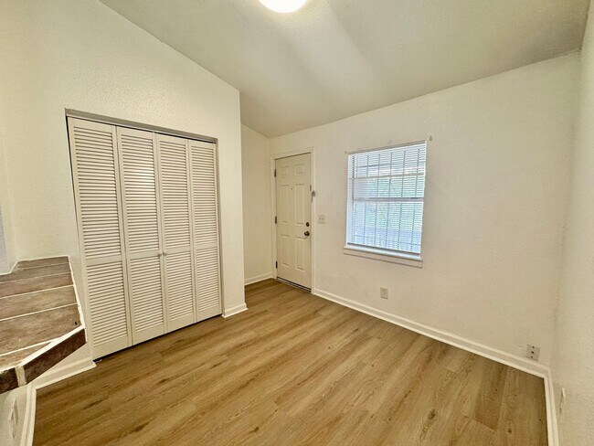 Building Photo - 602 Lovett Ave