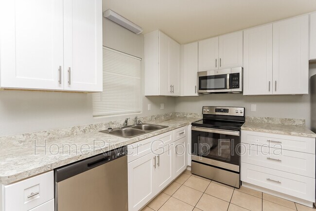 Building Photo - 522 Flamingo Dr