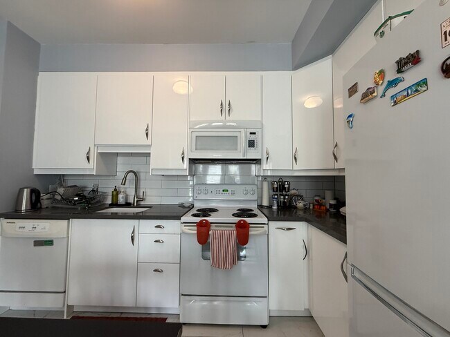 Photo du bâtiment - 248-4975 Southampton Drive Mississauga Ontario L5M 8E2