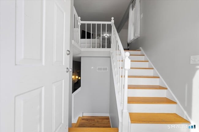 Building Photo - 109 Peddlers Dr