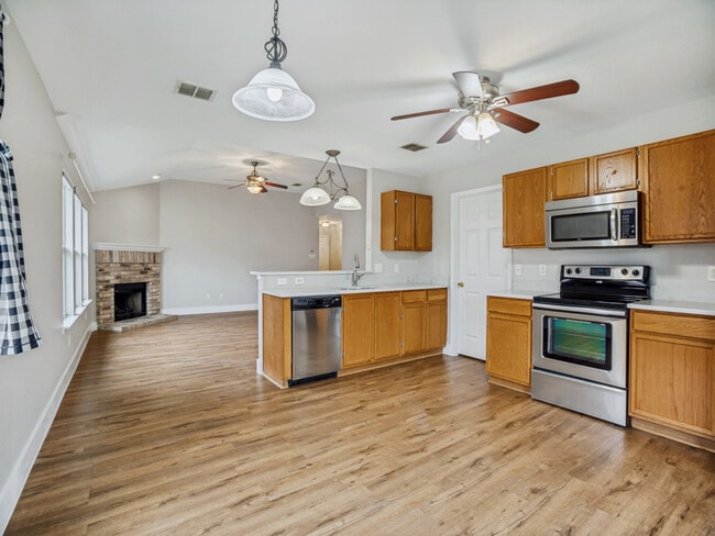 Building Photo - 252 Pine Crest Dr