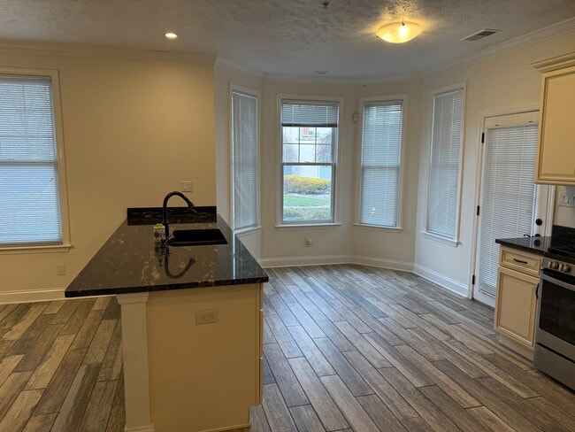 Building Photo - 208 Adams Pointe Blvd