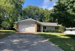 Building Photo - 5615 S Farm Rd 163