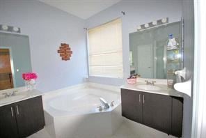 Building Photo - 3 br, 3.5 bath House - Pembroke Falls